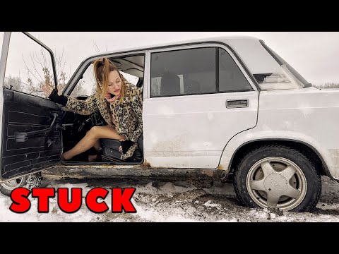 VIKA GOT STUCK IN THE SNOW IN A VAZ 2107_2 pedal pumping revving stuck cranking девушка ваз 2107