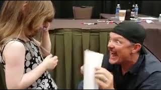 Matthew Lillard cheering up a fan with his Shaggy voice