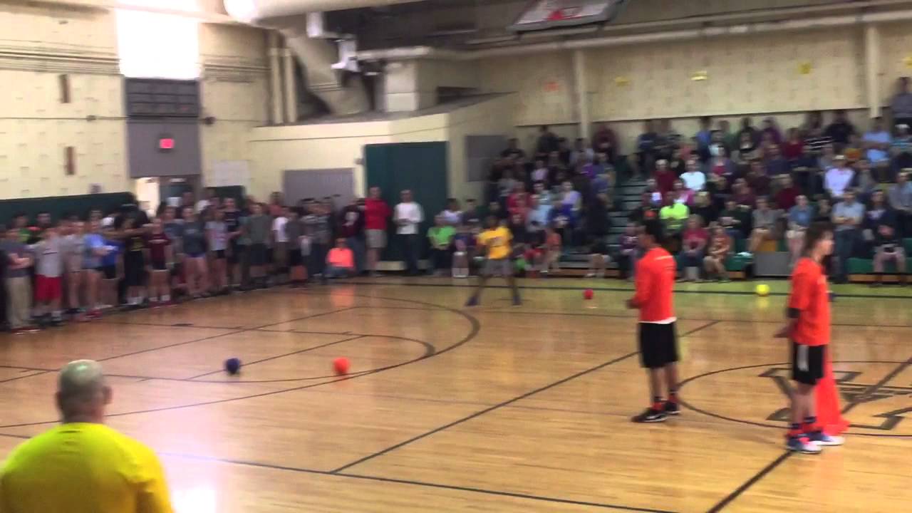 This 6th Grade Kid Goes absolutely - Beast Mode -  when it was 6 against 1 in Dodgeball