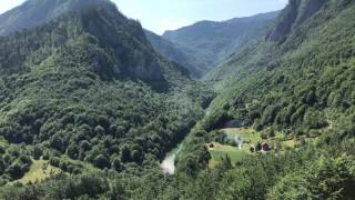 Черногория. Долина реки Тара и мост через нее