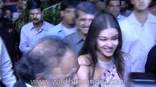 Famous Aishwarya Rai, Madhuri Dixit, Shah Rukh Khan at the screening of movie Devdas Wealth