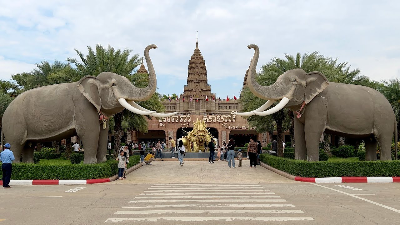 Phnom Penh Safari - Biggest Khmer Zoo | Phnom Penh Cambodia