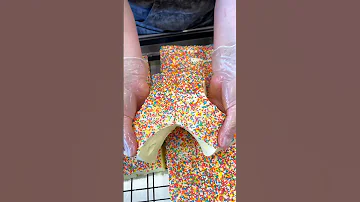 This is how we cut our Fairy Bread Marshmallows! 😊 #marshmallow #orderpacking #candymaking #candy