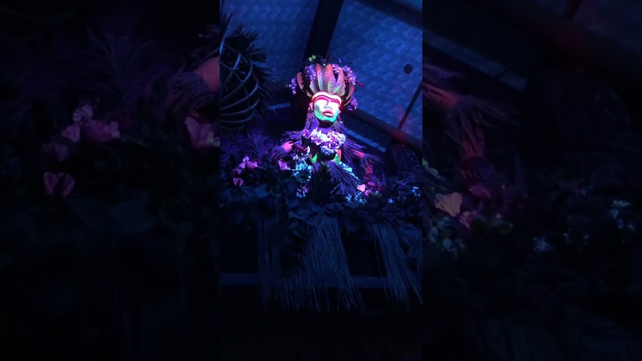 Tiki goddess Uh-Oa at Trader Sam’s Grog Grotto