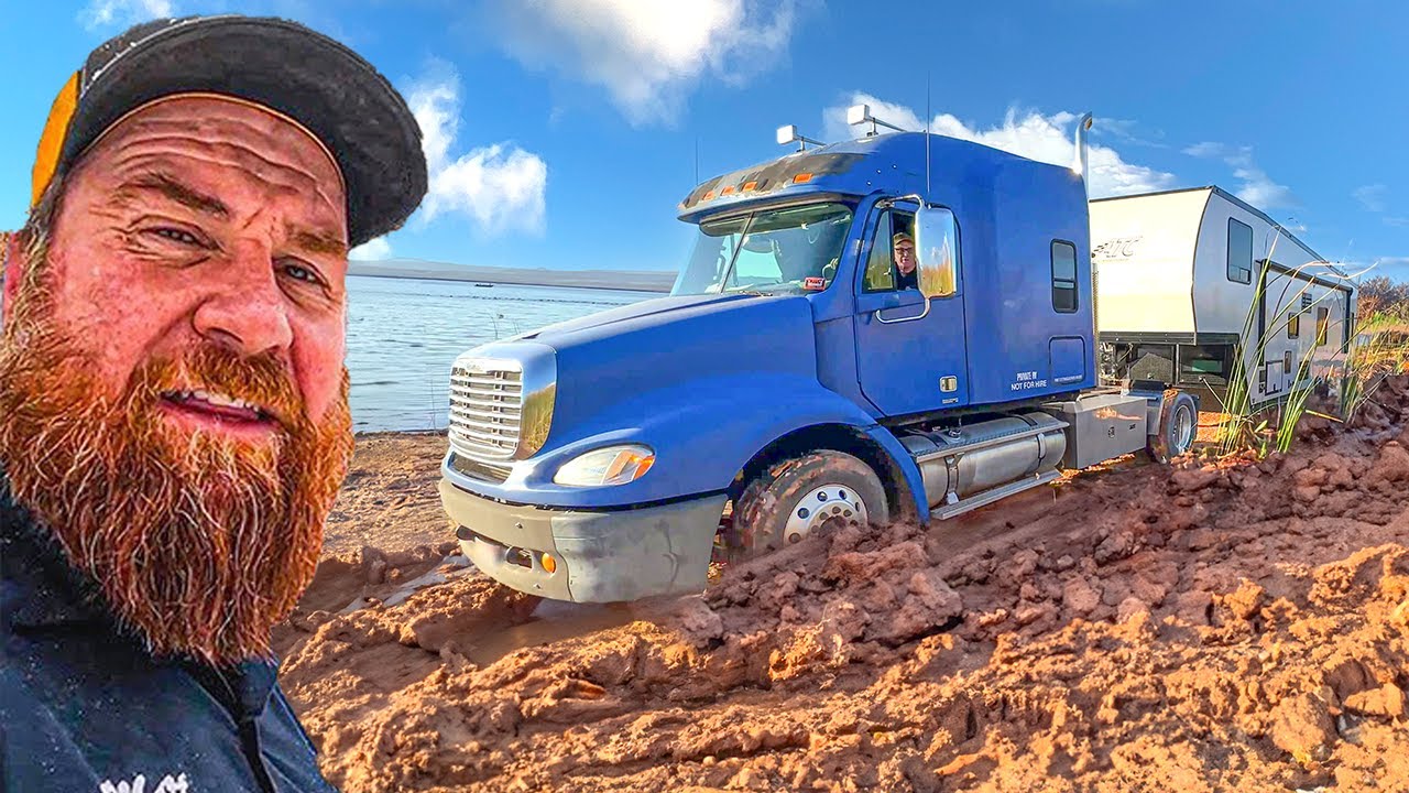 Самая масштабная эвакуация в истории! Эвакуатор берётся за грязевой карьер!