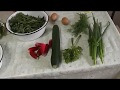салат из листьев одуванчика,крапивы, сныти и др