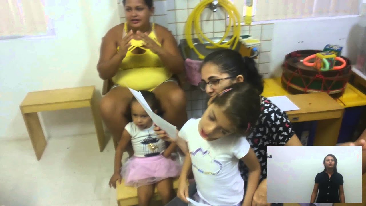 MUSICOTERAPIA BANDINHA DO CEIR INTERPRETANDO EM LIBRAS
