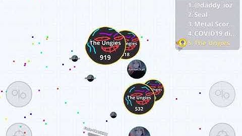 Agar.io mobile teaming with random person.