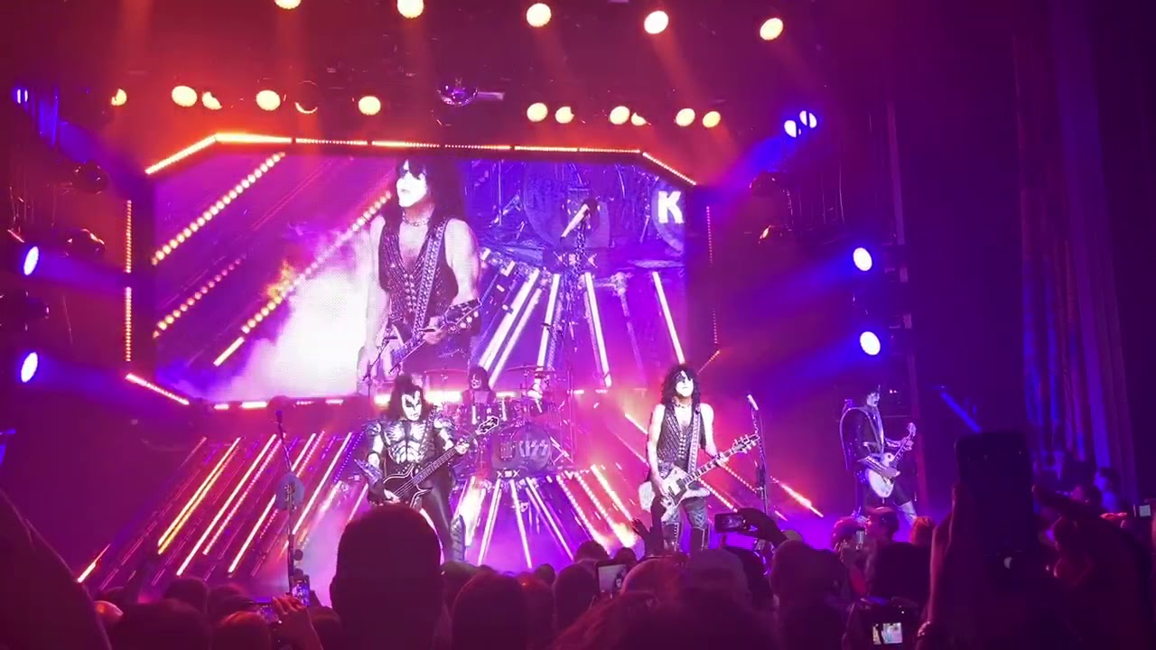KISS - 2019-11-01 - KISS KRUISE IX - 04 - Watchin' you - YouTube