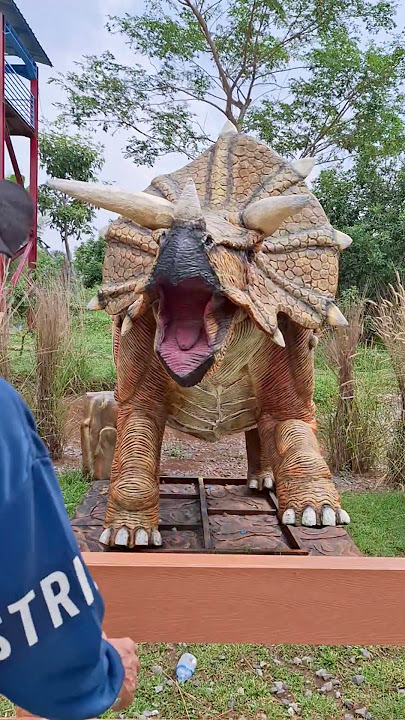 mamah kaget ayah mau digigit dinosaurus