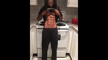 Muscle Girl Flex Super Abs 