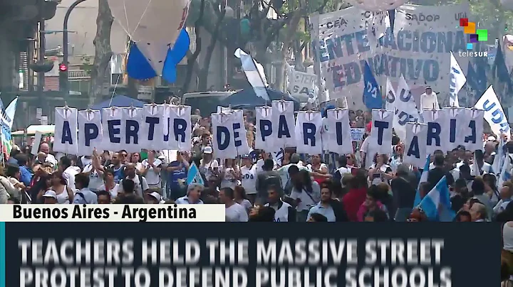 Thousands of Teachers Demand Raise in Argentina