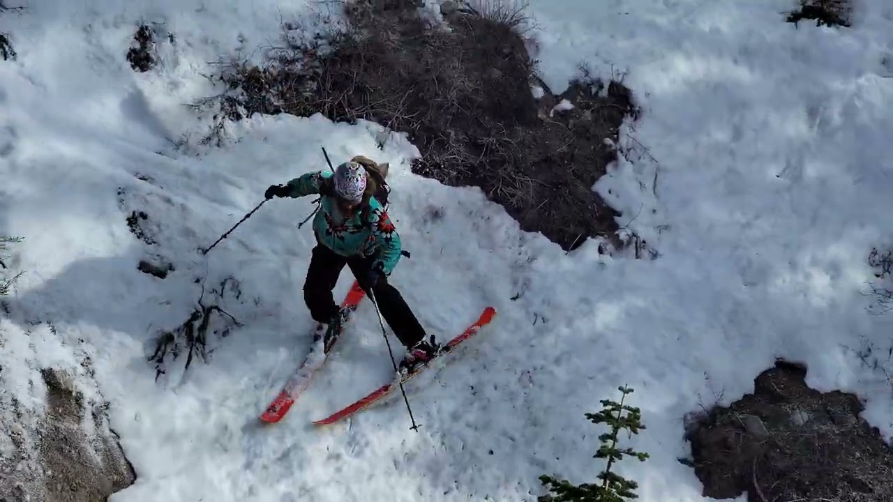 Last run down the face of June Mountain for 2022