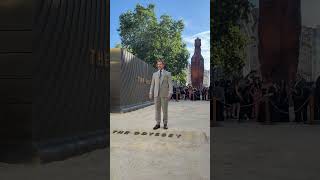 Matt Damon, the heroic Odysseus himself arrives at the World Premiere of The Odyssey.