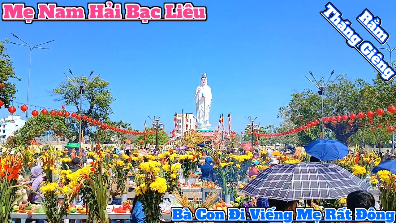 Bà con đi viếng thắp hương trưa rằm tháng giêng tại Mẹ Nam Hải Bạc Liêu 2026