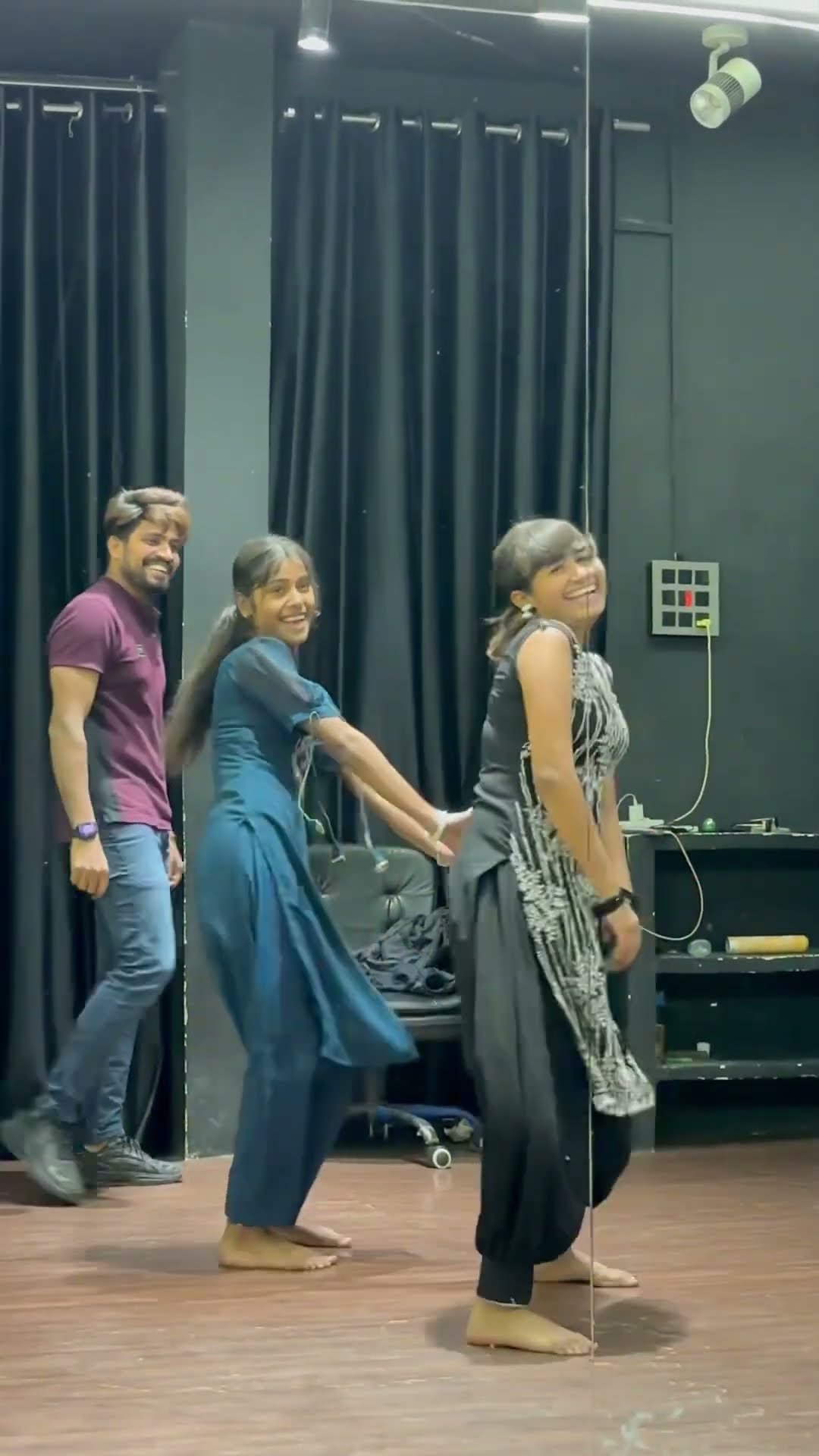 Ye sir n ky kardiya ♥️???#viralgirl #viraldance #nagindance #subscribe #trendingshorts #comment