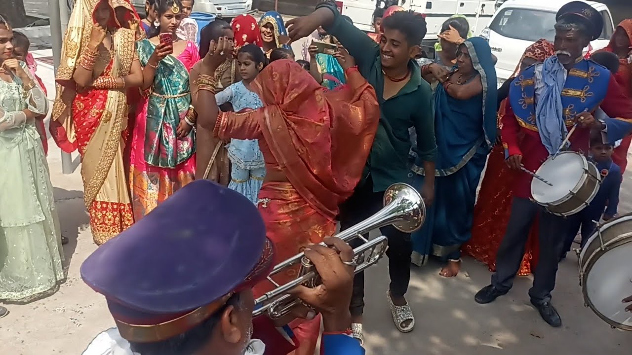 Baje per Baje Badhai Baje per Baj Raha Bangla Rai Baj rahi hai Baje per ...