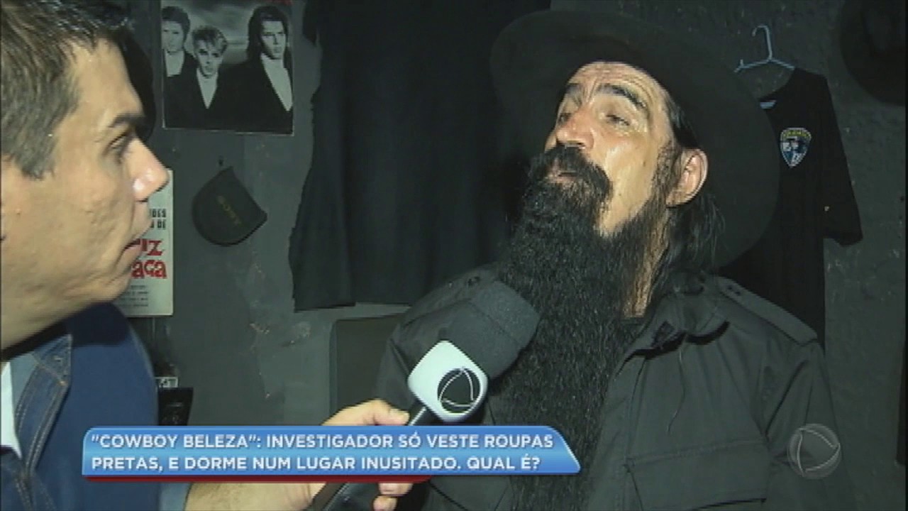 Conheça o investigador civil que dorme em um caixão