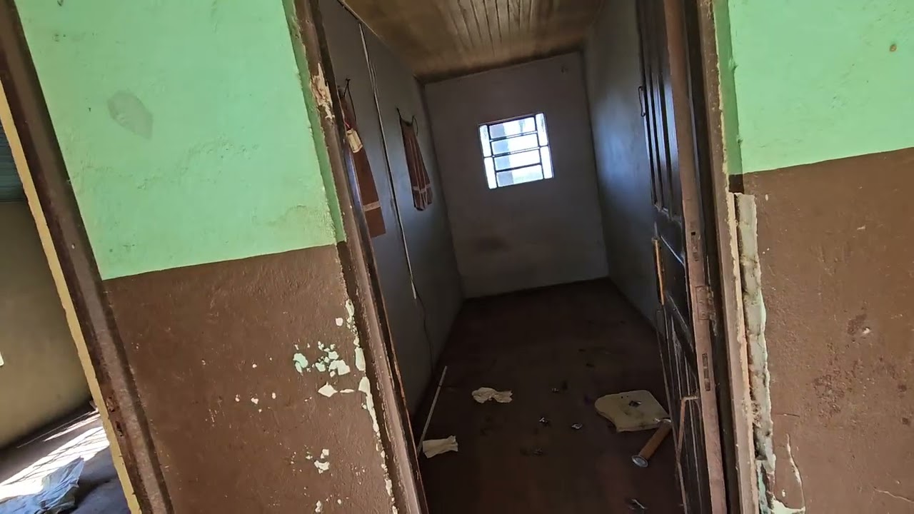 ESCOLA AO LADO DO CEMITÉRIO 