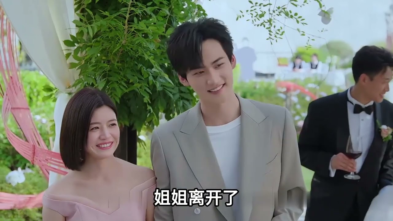 狙击蝴蝶：凤凰男和三姐联手欺负前妻，弟弟霸气现身当众官宣护姐，父母刚点头的姐弟恋，男友事业突然亮红灯，甜中带涩