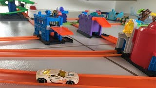 O VELHOTE MONTOU UMA NOVA CIDADE COM PISTAS HOT WHEELS CITY!!