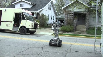 4/17/13 Bomb squad uses robot to "disarm" suspicious object