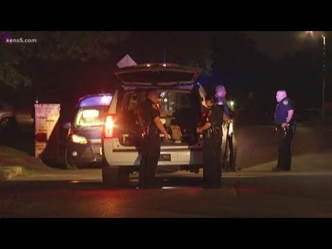 Suspects lead police on short chase in a stolen car - YouTube