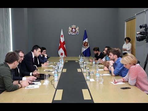 შინაგან საქმეთა მინისტრი გიორგი გახარია მოძრაობა „თეთრი ხმაურის“ წევრებს შეხვდა