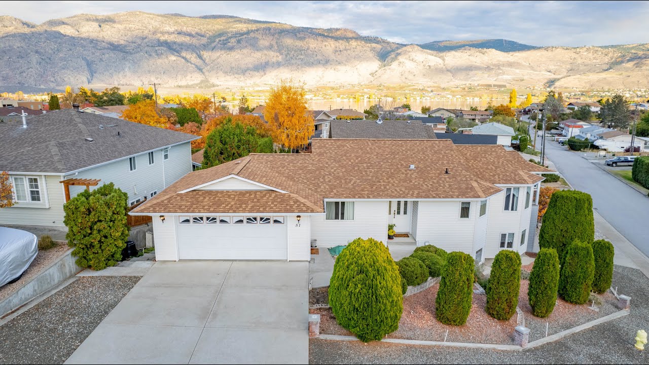 Welcome Home to Osoyoos: In-Law Suite, RV Garage, Scenic Views