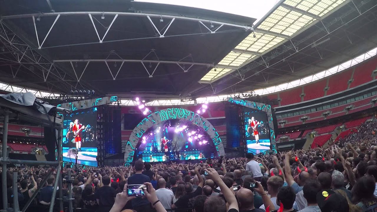 AC/DC-Thunderstruck(live).Wembley Stadium London 4.7.2015 - YouTube