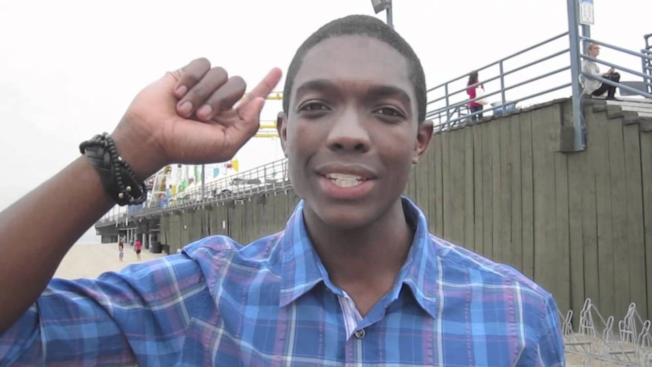 CARLOS KNIGHT talks about  embarrassing date moments!