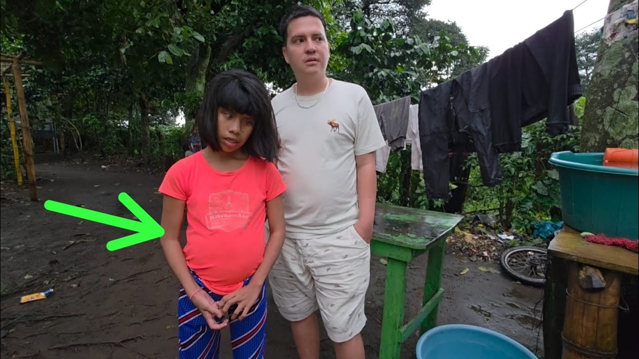 Qué rara tiene la pancita la nena, NECESITA IR AL DOCTOR PARA SABER QUE ESTA PASANDO.