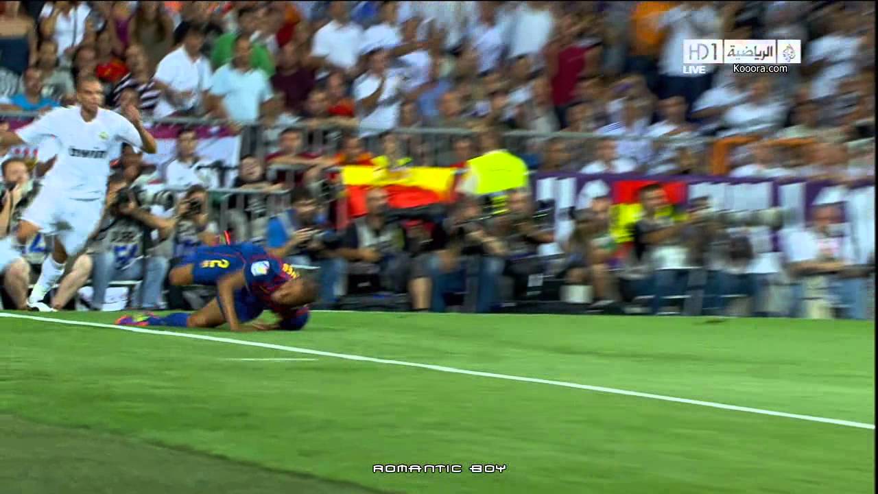 Violent intervention of the player Real Madrid Pepe on Daniel Alves Full HD