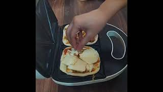 Make Pizza In Sandwich Maker #short