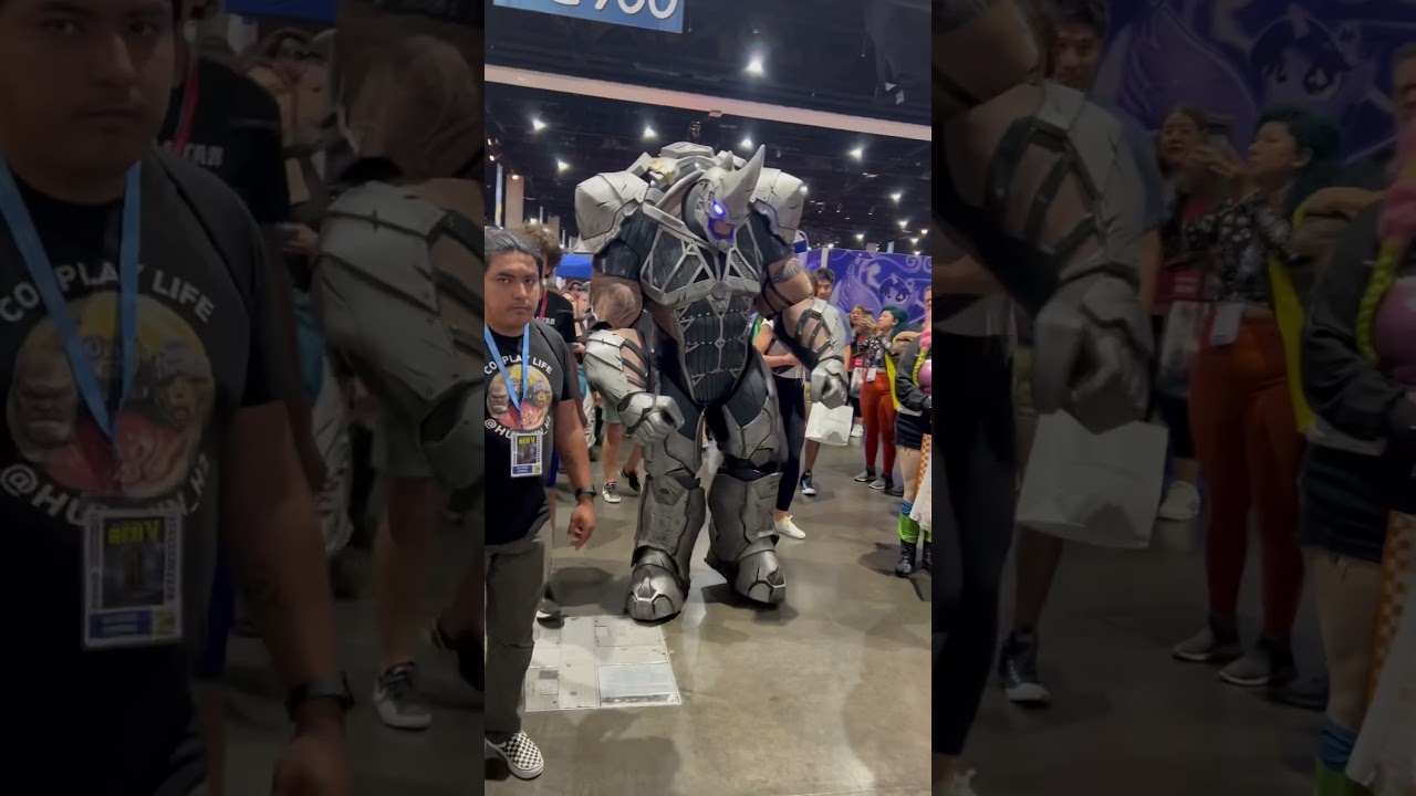 Walking around the San Diego Comic Con show floor #marvel #marvelcosplay #comiccon #rhino