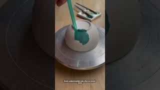 Create a natural marbled color effect on ceramic bowls