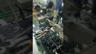 دستگاه cnc که دارای سیستم خنک کننده و روان کننده اتوماتیک می باشد