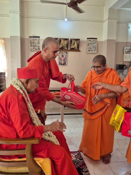 Rev. President Maharaj, Ramakrishna Math and Ramakrishna Mission, visited Sri Sarada Math, Pune.