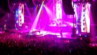 GN&#39;R Vienna 2010 - November Rain part 1