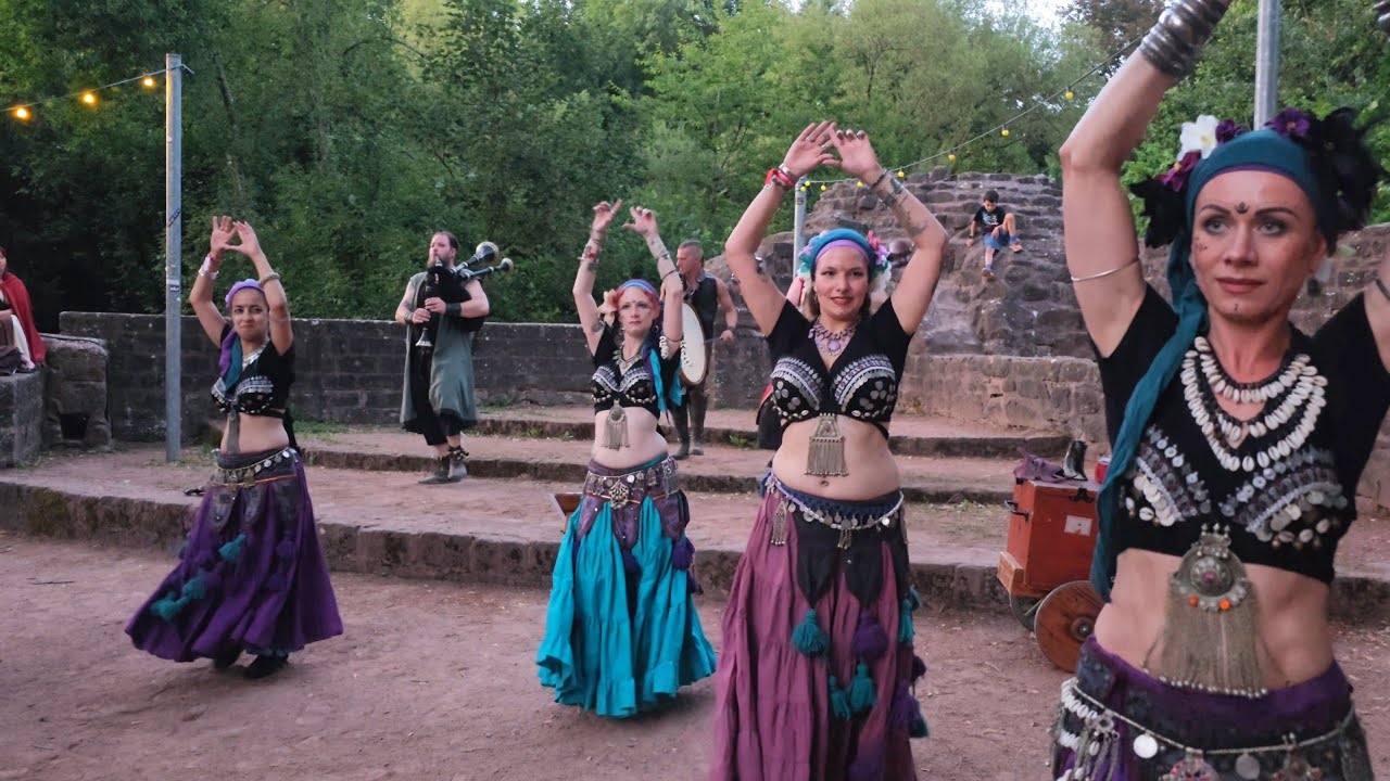 Das Stück Porta Temporis mit den Tänzerinnen von Shabanna Atesh. 