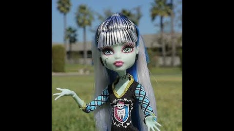 Monster High Takes on the ALS Ice Bucket Challenge | Monster High
