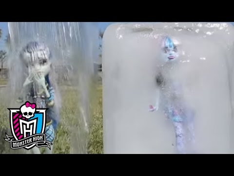 Monster High Takes On The Als Ice Bucket Challenge | Monster High