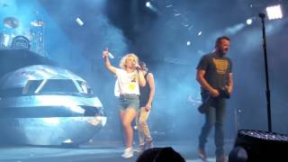 Dierks Bentley in Charlotte -Drunk On A Plane