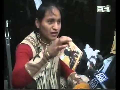 კეჩუას ტომის ინდიელები ქუჩაში ბათუმელი მსმენელისთვის უკვე 2 დღეა მღერიან.