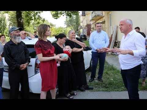ეკატერინე ტიკარაძე ხონში დევნილ მოსახლეობას შეხვდა