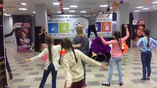 Уроки рок-н-ролла для детей Прыжок с поворотом Уроки рок-н-ролла для детей Прыжок с поворотом