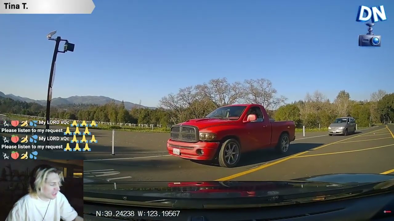 xQc Reacts to Idiots in Cars