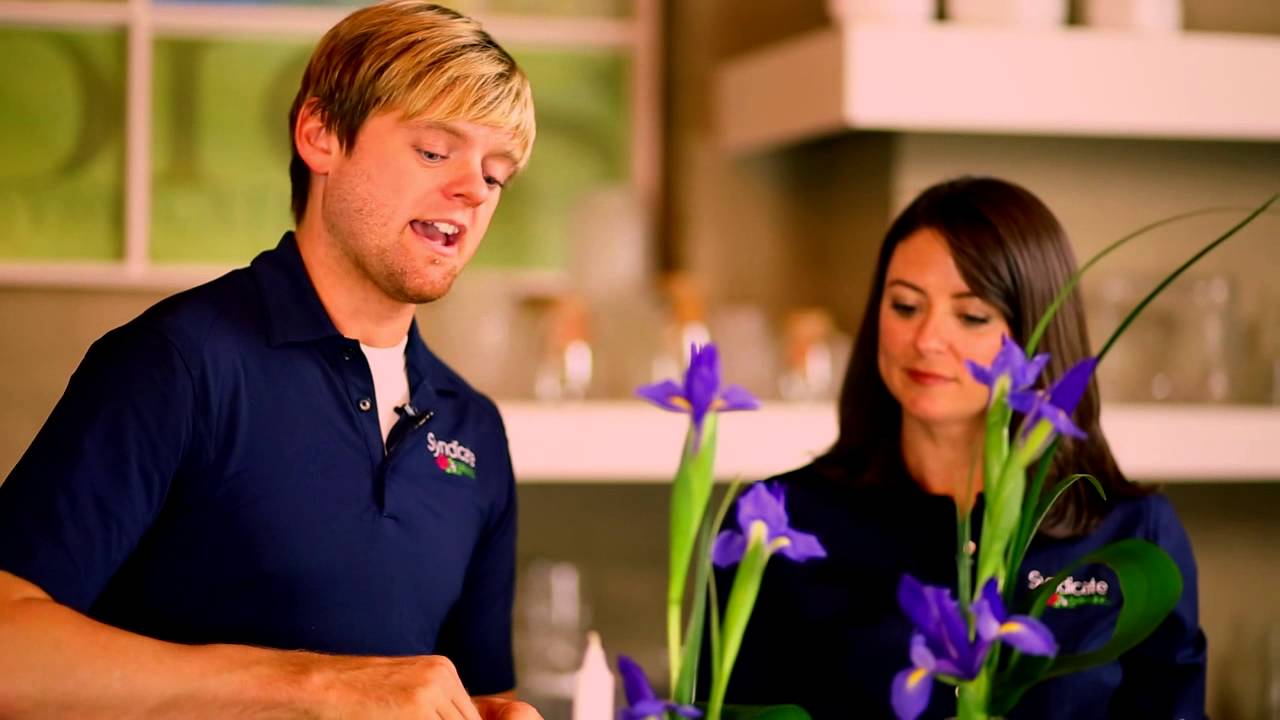 Design a Nautical Tablescape using Apothecary Bottles 