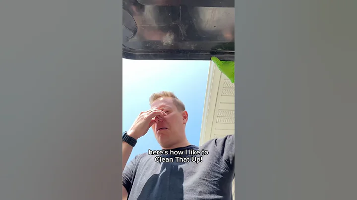 Stinky Garbage Can? Try this! #howto #cleaning #cleaningtips