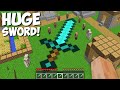 How to USE this HUGE DIAMOND SWORD in Minecraft ? BIGGEST SWORD !